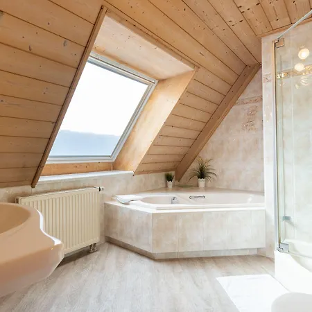 Hotel-restaurant Straussen Harburg (Bavaria)