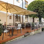 斯特劳森餐厅酒店