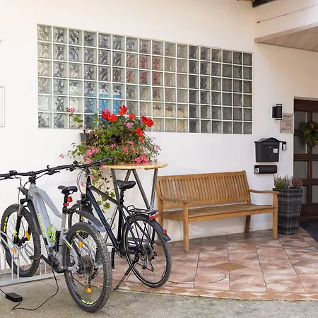 Hotel Hotel-restaurant Straussen Harburg (Bavaria)