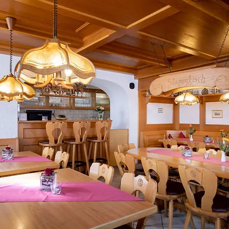 ホテル Hotel-restaurant Straussen 3*