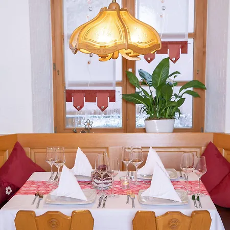Hotel-restaurant Straussen ハールブルク