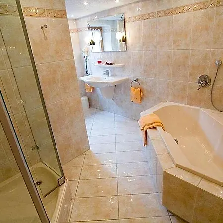 Hotel-restaurant Straussen 3* Harburg (Bavaria)