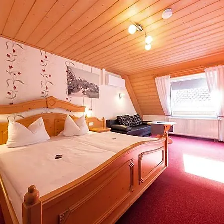 Hotel-restaurant Straussen Harburg (Bavaria)