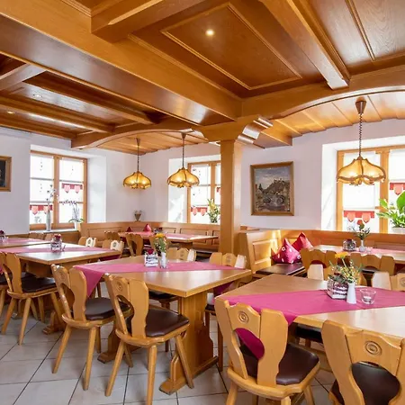 Hotel-restaurant Straussen 3* Harburg (Bavaria)