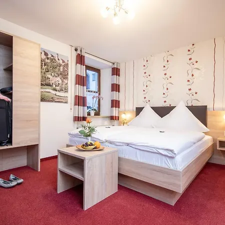 Hotel-restaurant Straussen Harburg (Bavaria)
