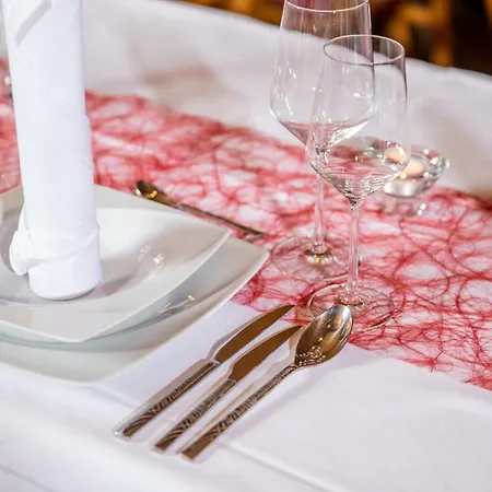 Hotel Hotel-restaurant Straussen Harburg (Bavaria)