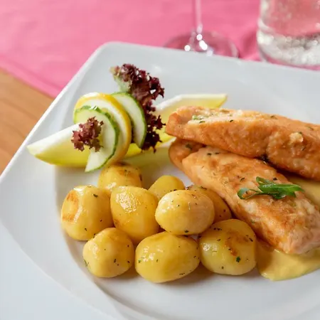 Hotel-restaurant Straussen Hotell 3*