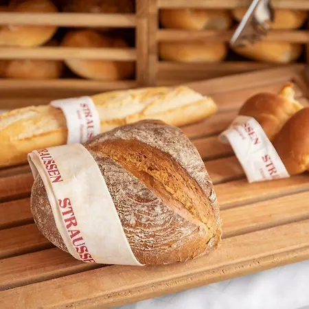 Hotel-restaurant Straussen Harburg (Bavaria)