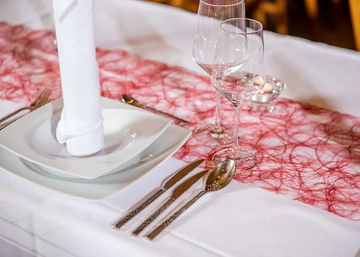 Hotel Hotel-restaurant Straussen Harburg (Bavaria)